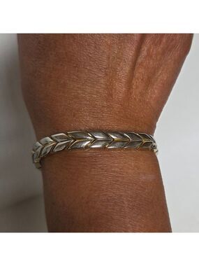 Vintage Gold-tone Double Leaf-shaped Chevron Magnetic Therapy Bracelet